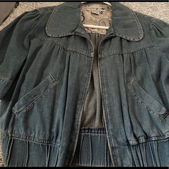 Size medium Wet Seal Jean Jacket - Picture 2 of 6